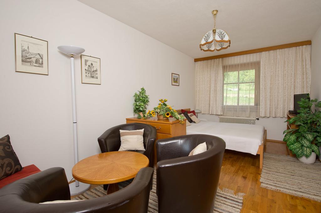 Landhaus Gailer Treffen Bagian luar foto