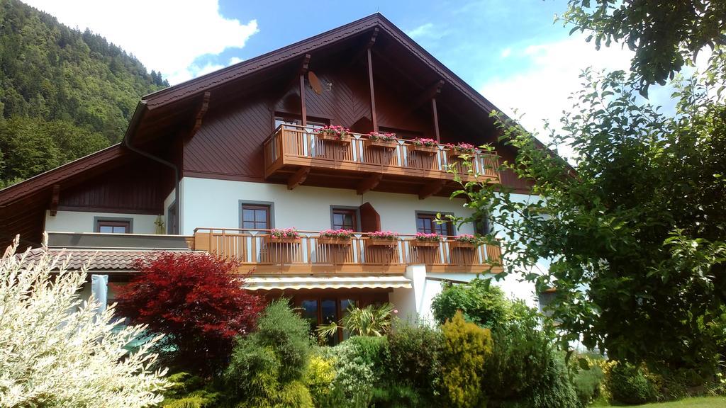 Landhaus Gailer Treffen Bagian luar foto